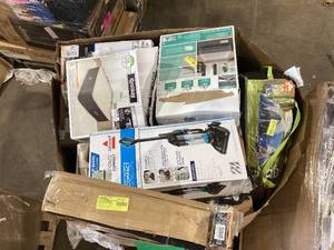 lot 807 image: Wholesale Pallet of Assorted Miscellaneous Items