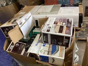lot 809 image: Wholesale Pallet of Assorted Miscellaneous Items