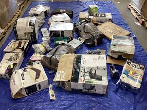 lot 811 image: Wholesale Pallet of Assorted Miscellaneous Items