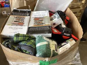 lot 812 image: Wholesale Pallet of Assorted Miscellaneous Items