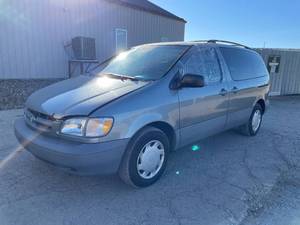 2000 Toyota Sienna LE