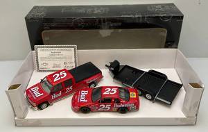 lot 125 image: Brookfeild Collectors Guild Budwiser Trackside Collection Limited Edition Diecast #25 Stock Car Truck & Trailer (NIB) With COA