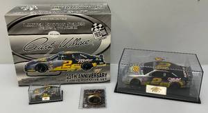 lot 138 image: 124 Scale Bank 164 Scale Car Presspass Die-Cast Limited Edition 02091996 25th Anniversary Commemorative Set (NIB)