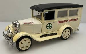 lot 183 image: Vintage Jim Beam Emergency Ambulance Decanter (Empty)