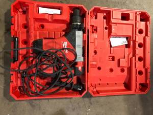 Milwaukee 15 Amp 1-34 in. SDS-MAX Corded Combination Hammer with E-Clutch For Parts Customer Returns See Pictures