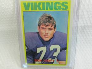lot 7 image: 1972 Topps Ron Yary Rookie Card...