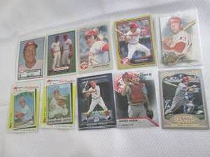 lot 45 image: Assorted Johnny Bench Cards...