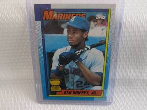 lot 52 image: 1990 Topps Ken Griffey Jr  Card...