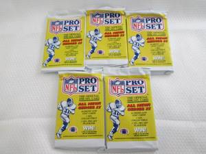 lot 156 image: 5 1990 Pro Set Football Packs...