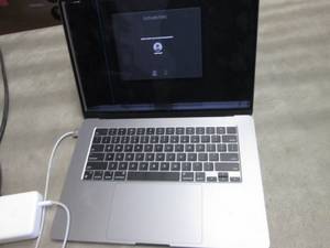 lot 270 image: LB-Apple MacBook Air 15 4K Display...