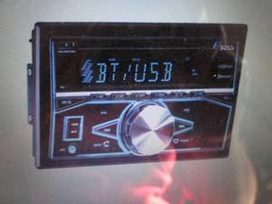 lot 315 image: Boss Elite 320-Watt CDMP3USB Car ...