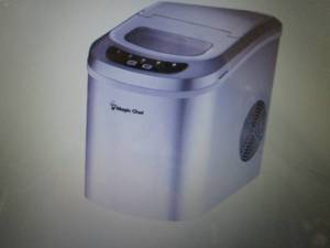 lot 334 image: Magic Chef Countertop Ice Maker - C...