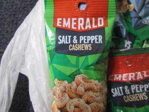 lot 403 image: 12- 1.25 oz Emerald Salt & Pepper C...