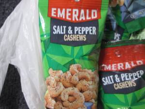 lot 404 image: 12- 1.25 oz Emerald Salt & Pepper C...