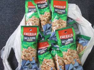 lot 405 image: 12- 1.25 oz Emerald Salt & Pepper C...