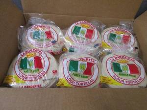 lot 499 image: 12- 20 ct La Banderita Flour Tortil...