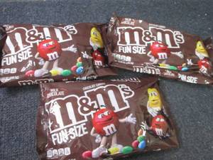 lot 518 image: 3- 10.53 oz M&Ms Fun Size...
