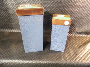 2 Nesting Tins