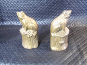 2 Brass Frogs