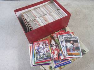(EC1) Box of Assorted Football Card...