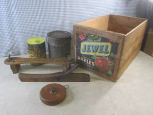 (EW5) Vintage Wood Jewel Apples Cra...