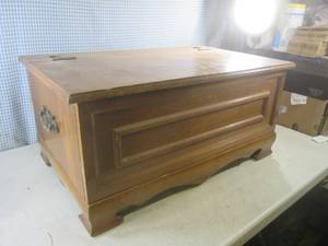 (BR2) Small Cedar Chest 29 x 17 3...