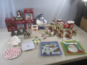 (BR3) Assortment of Christmas Decor...