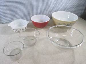(BS) Assorted Vintage Pyrex Bowls...