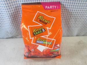 (B-3) Party Pack Bag of Reeses Asso...