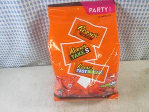 (B-3) Party Pack Bag of Reeses Asso...