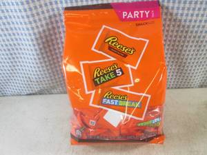 (B-3) Party Pack Bag of Reeses Asso...