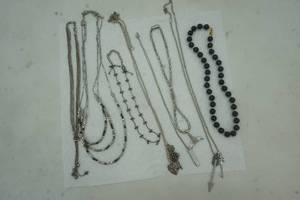 lot 163 image: Vintage Jewelry Necklace Lot