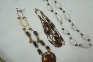 lot 164 image: Vintage Necklace Lot