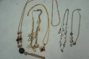 lot 165 image: Vintage Necklace Lot