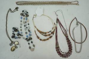 lot 174 image: Vintage Necklace and Choker Lot