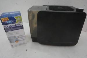 lot 179 image: Humidifier and Filter