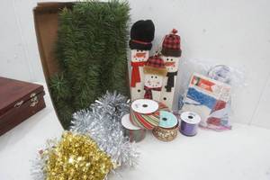 lot 180 image: Christmas decorating lot