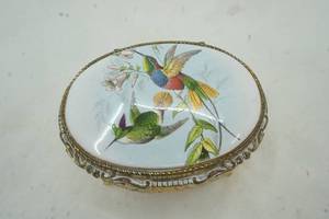 lot 188 image: Vintage Japan jewelry box with music