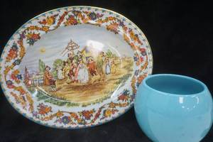 lot 195 image: Daher decorated tin plate and aqua vase