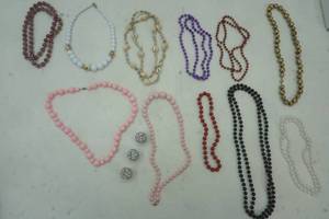 lot 203 image: Beaded Necklace Lot