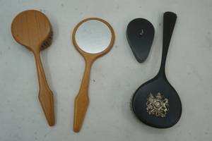 lot 209 image: Vantage Brush and Mirror Set