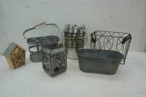 lot 224 image: Metal Decor Lot