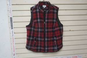 lot 241 image: Croft and Barrow Quilted Vest