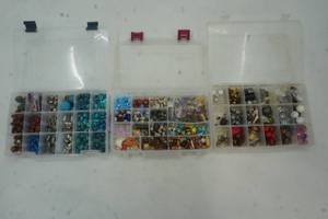 lot 273 image: craft and jewelry beads