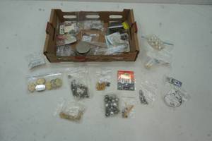 lot 275 image: craft and jewelry beads
