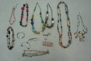 lot 276 image: necklace lot