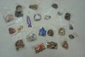 lot 277 image: necklace lot