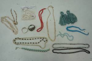 lot 278 image: necklace lot