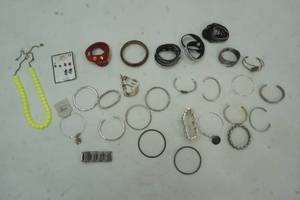 lot 297 image: Large Bracelet Lot