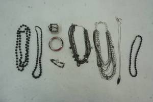 lot 299 image: Necklace Lot